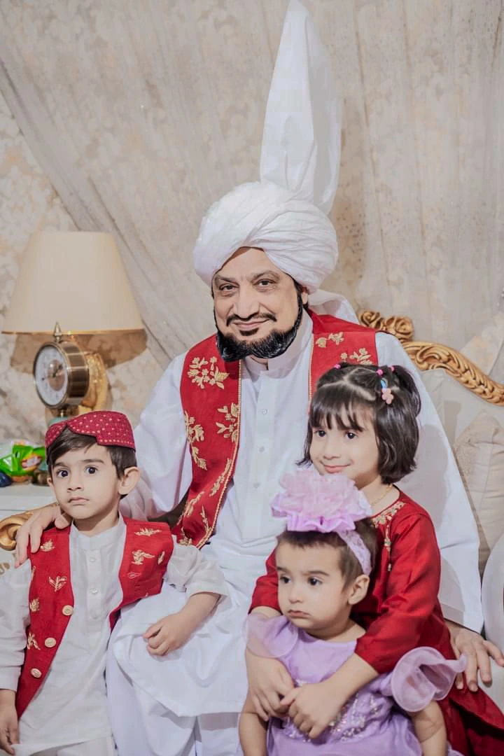 Sultan-ul-Faqr 7th Sultan-ul-Ashiqeen the guiding light.