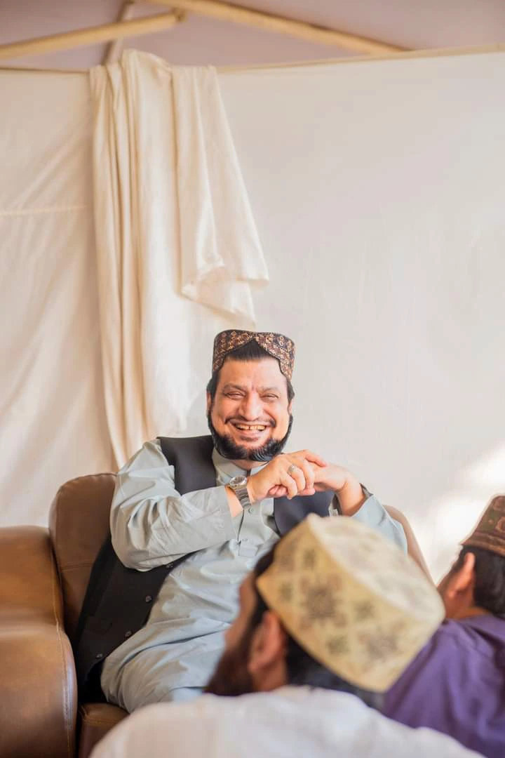 Sultan-ul-Ashiqeen the king.